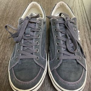 Taos sneaker, moc-star, size 38, gray.